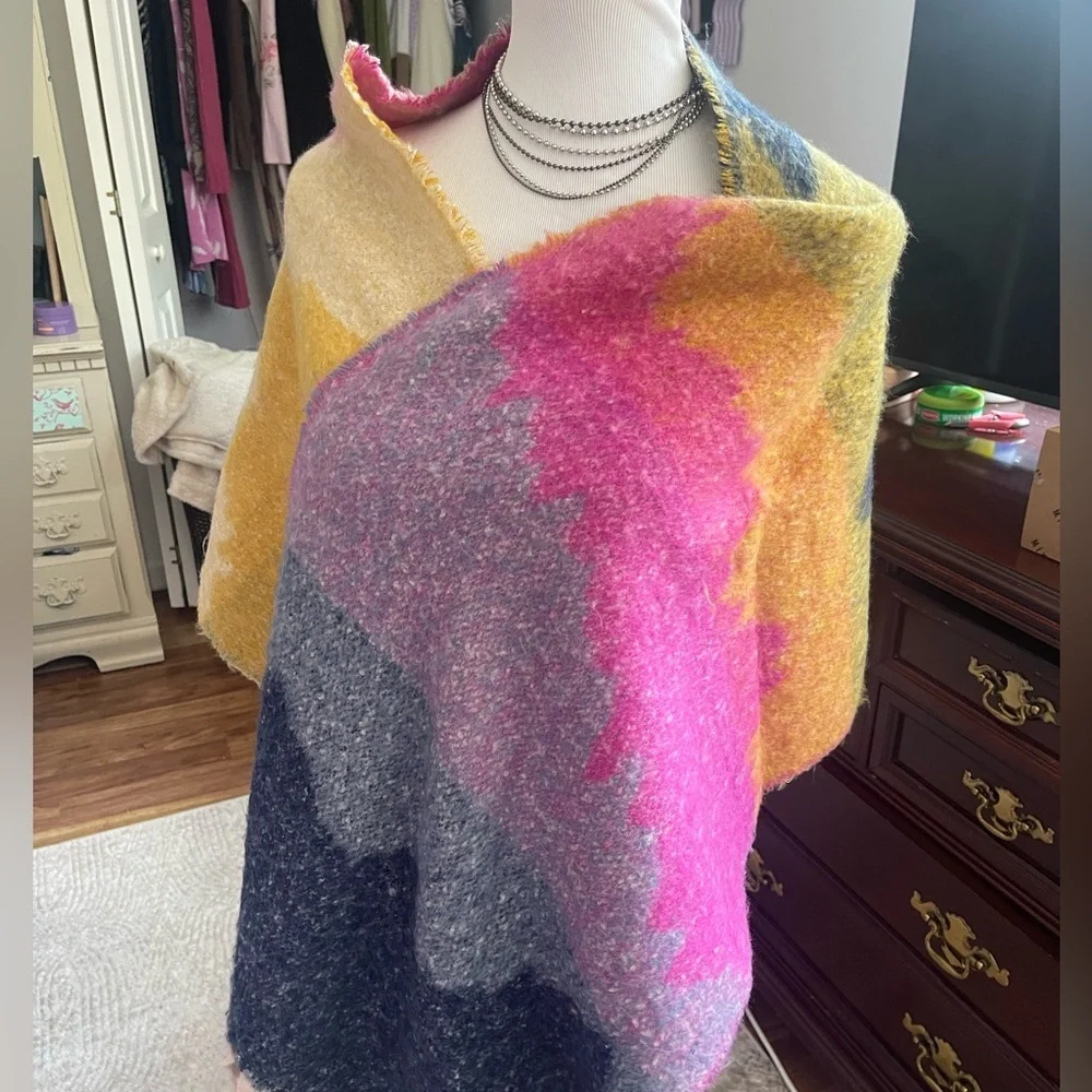 Chloe & Lex oversized scarf/mini throw